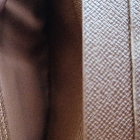 ✨️LOUIS VUITTON PORTE CARTES YEN MONOGRAM BI-FOLD WALLET - Picture 10 of 15